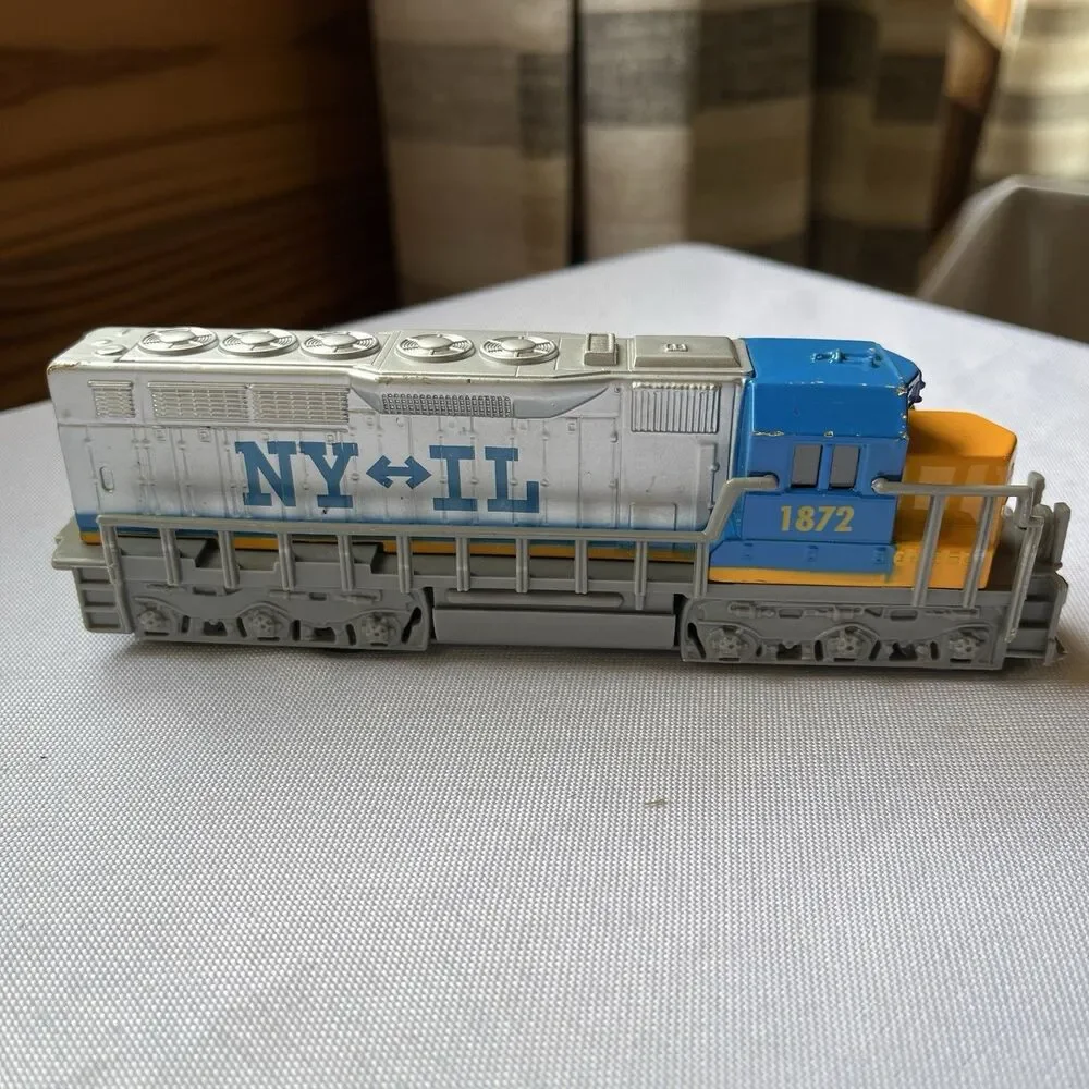 Freight Locomotive Pull Back Power Blue,Yellow & Silver #1872 NY &IL  Die Cast